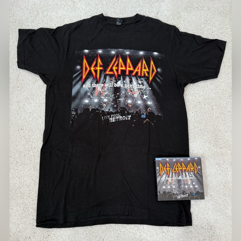 2-Pce T-Shirt and 2 CD 1 Blu-ray Set Def Leppard Live from Detroit